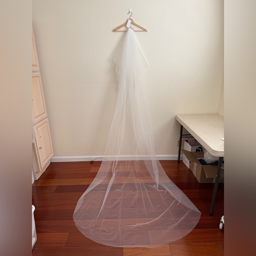 🚫 SOLD 🚫 Minimalist Bridal Wedding Veil